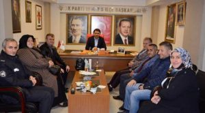 Bürokratlar AKP binalarından çıkmıyor