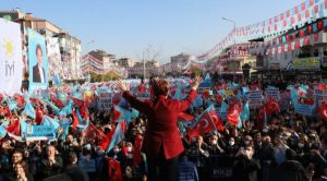 İYİ Partili vekilden 'Otobüsle mitinge insan taşındı' iddialarına yanıt