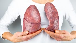 Sigarayı bırakmış olmak akciğer kanseri riskini engellemiyor
