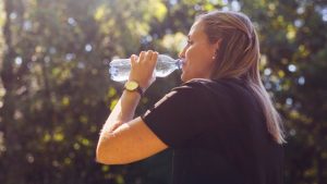 Yeterince su içmenin 6 olumlu etkisi