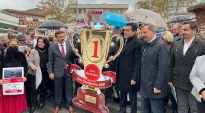 AKP'ye 'zam şampiyonu kupası' verdiler