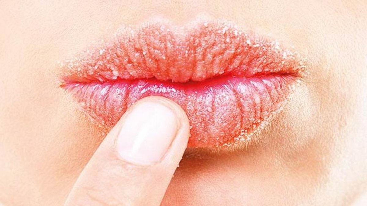 Daha çekici daha kırmızı ve daha sağlıklı dudakların sırrına: Merhaba #1
