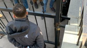 Kılıçdaroğlu’nun ziyareti öncesi MEB’in kapısına zincirli kilit