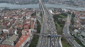 Yılbaşına saatler kala İstanbul trafiğinde yoğunluk
