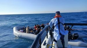 Yunanistan'ın ölüme ittiği göçmenler kurtarıldı