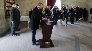 ABD'nin yeni büyükelçisi Anıtkabir'i ziyaret etti
