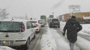 Anadolu'dan İstanbul'a gelen yollar kardan kapandı