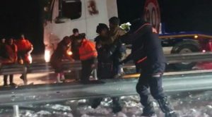 Diyarbakır-Siverek yolunda mahsur kalan vatandaşlar tahliye edildi