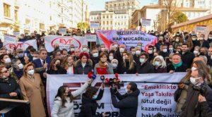 'EYT'liler, yaş engeliyle birlikte bir de AKP-MHP engeline takılıyor'