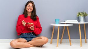 Yerde oturarak yemek yemenin kanıtlanmış 7 faydası